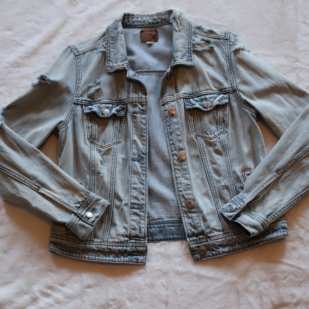 Distressed faded American eagle denim jacket L